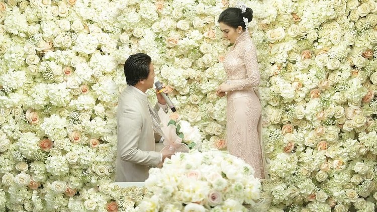 Menerima kekurangan pasangan jadi salah satu komitmen Syahrini saat menerima pinangan Reino Barack. Berikut tujuh cara lainnya yang bisa dicatat.