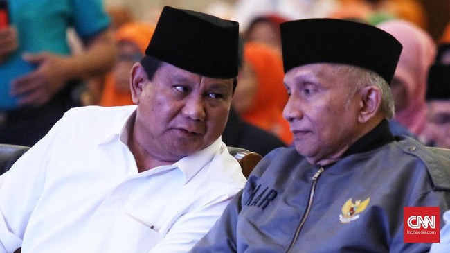Ketua Majelis Syuro Partai Ummat Amien Rais mendukung Anies Baswedan sebagai capres. Padahal di pilpres sebelumnya, Amien termasuk garis keras pendukung Prabowo