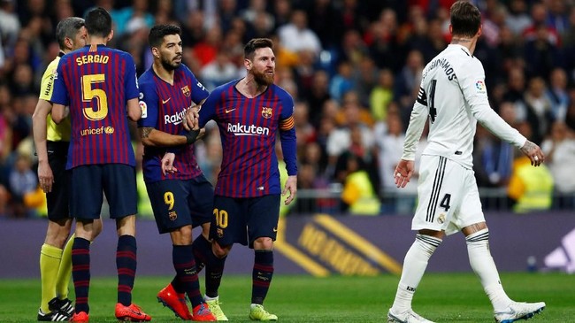 Kapten Real Madrid Sergio Ramos dianggap layak mendapat kartu merah langsung usai menyikut kapten Barcelona Lionel Messi di laga El Clasico.