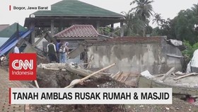 Tanah Amblas Rusak Rumah & Masjid
