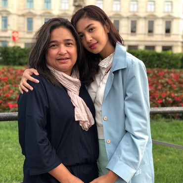 Mikha Tambayong Harus Tetap Bernyanyi Saat Sang Bunda Pergi