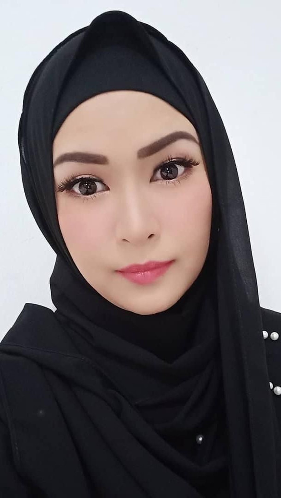 Kisah Mikha Tambayong dan empat artis lain yang tidak menemani sang ibunda hingga saat terakhir menutup mata.