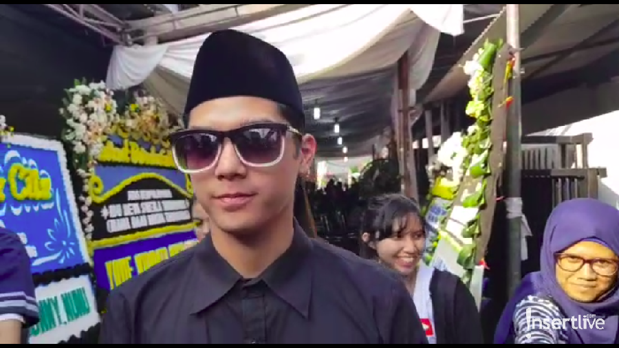 Al Ghazali menyimpan foto-foto lawas orangtuanya tersebut.