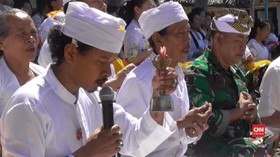 VIDEO: Umat Hindu di Gorontalo Lakukan Upacara Melasti