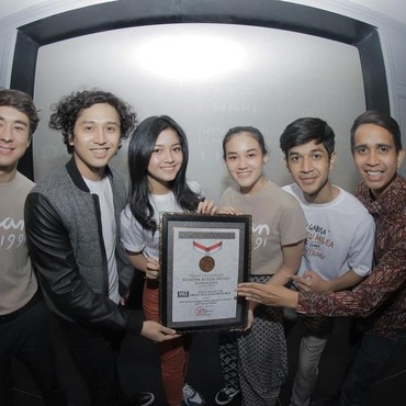 Keren! 'Dilan 1991' Pecahkan 2 Rekor MURI Sekaligus