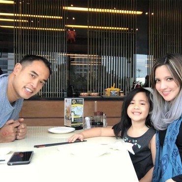 Lihat Aksi Putri Nia Ramadhani Joget, Aburizal Bakrie Justru Ketakutan