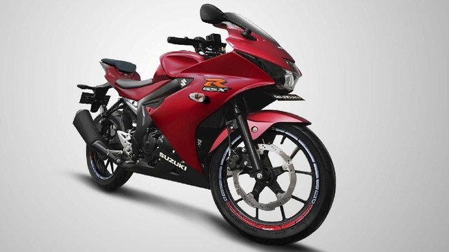 Selain warna, Suzuki juga memberikan aksesori single seat cover, emblem tambahan, dan stiker merah-putih di pelek.
