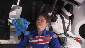 VIDEO: Momen Pendaratan Roket Crew Dragon di ISS