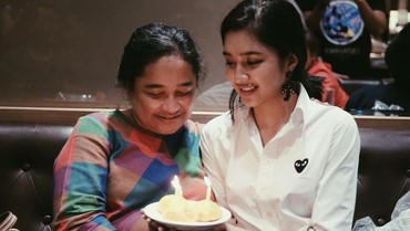 img-title Anak Tunggal, Ini Harapan Ibunda pada Mikha Tambayong