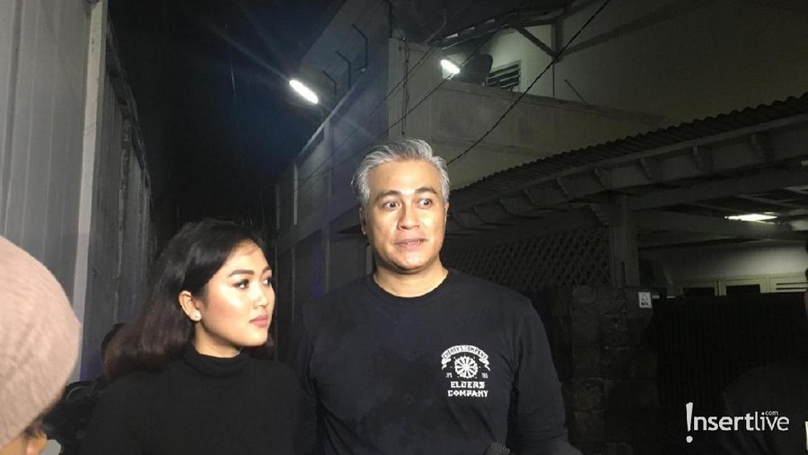 Mikha Tambayong mengingatkan Adjie Pangestu pada sosok Deva Malaihollo ketika muda.