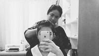 <p>Ibunda Mikha Tambayong ternyata jago menata rambut. Ia kerap menata rambut Mikha. (Foto: Instagram/miktambayong)</p>