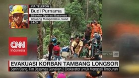 Evakuasi Korban Tambang Emas Ilegal Longsor