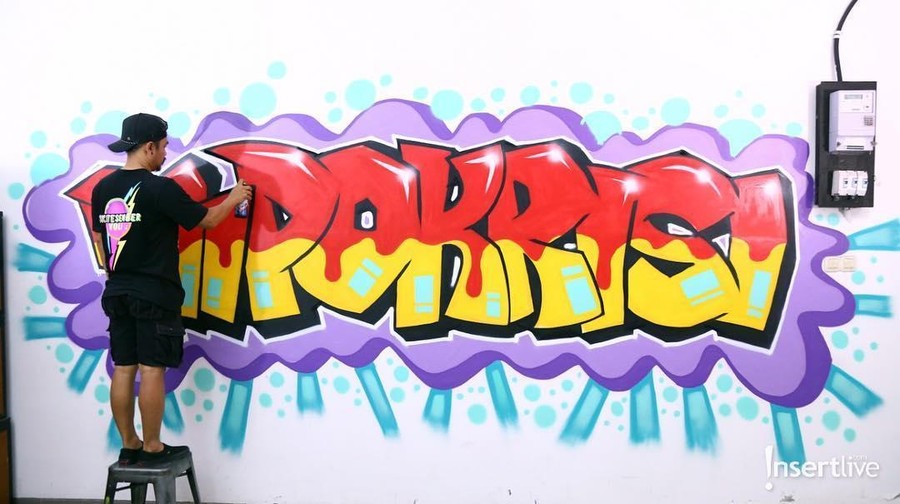 Hobi mural Wendi mulai diikuti anak-anaknya. Ia juga sering kali memberikan kesempatan bagi anaknya untuk mencoba membuat gambar.