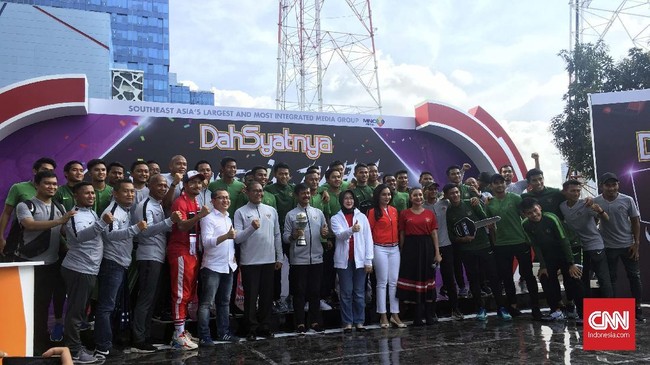 Pelatih Timnas Indonesia U-23 Indra Sjafri menjawab kritikan netizen mengenai kehadiran skuat Garuda Muda dalam acara musik di salah satu stasiun televisi.