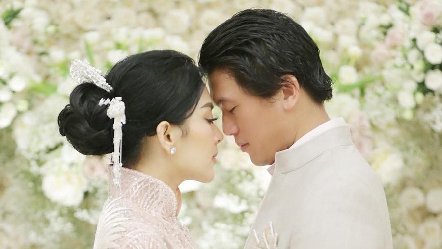 Disebut dekat sejak Juni 2018, Syahrini menikung Reino Barack dari Luna Maya?