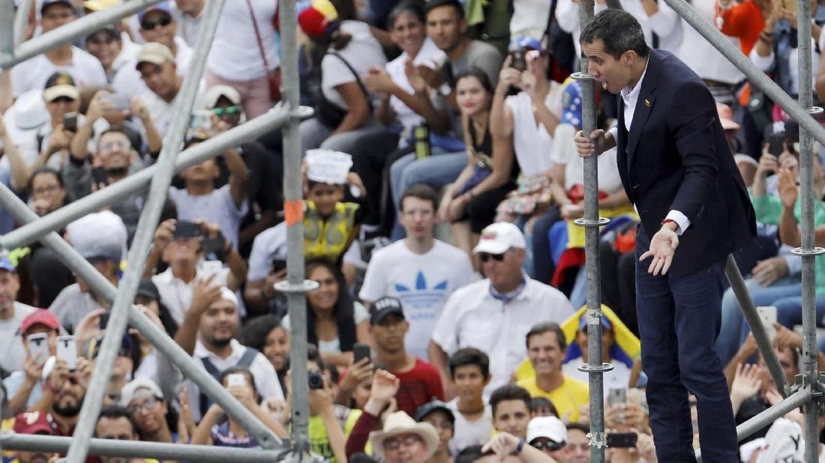 FOTO: Perlawanan Guaido dari Podium Menentang Maduro