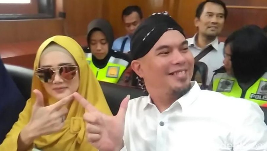 Ahmad Dhani dan Mulan di Pengadilan