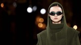FOTO:Stella McCartney dan Oprah Ajak Tanam Pohon Lewat Busana Dalam koleksi terbarunya di Paris Fashion Week, Stella McCartney menghadirkan koleksi yang mengajak orang untuk menanam pohon.