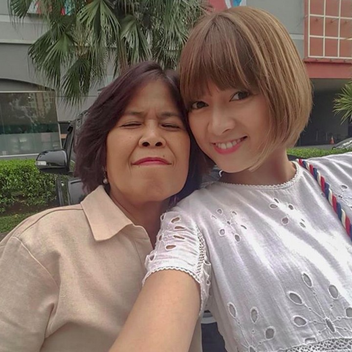 <p>Perempuan 30 tahun ini rupanya tulang punggung keluarga, Bun. (Foto: Instagram @chikajessica88)</p>