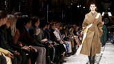 FOTO:Stella McCartney dan Oprah Ajak Tanam Pohon Lewat Busana Dalam koleksi terbarunya di Paris Fashion Week, Stella McCartney menghadirkan koleksi yang mengajak orang untuk menanam pohon.