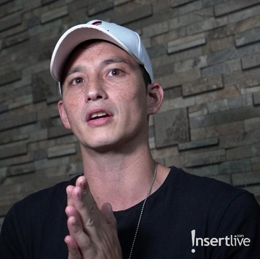 Anak Jadi Penyemangat Mike Lewis Saat Syuting Foxtrot Six