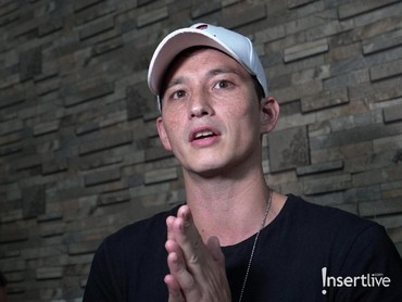 Anak Jadi Penyemangat Mike Lewis Saat Syuting Foxtrot Six
