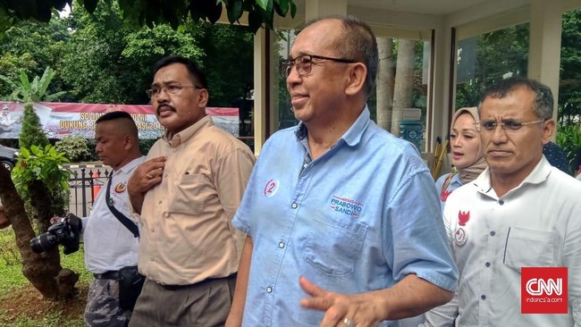 Alex hadir memenuhi panggilan penyidik dalam kasus dugaan tindak pidana pencemaran dan pelanggaran UU ITE terhadap PT Agung Sedayu.