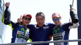 Pernah Jadi Musuh, Lorenzo Sedih Rossi Pensiun dari MotoGP