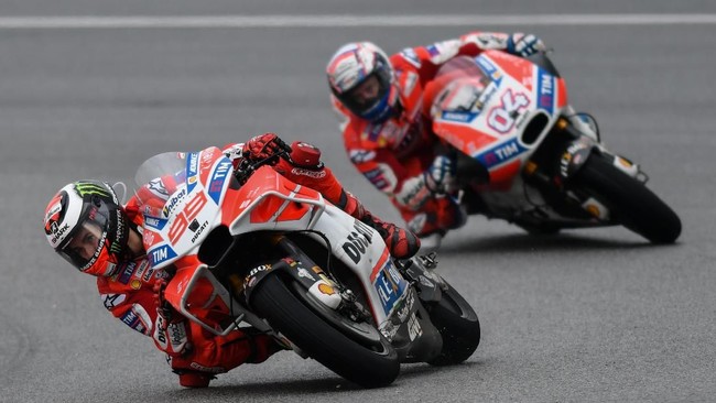 Kabar pebalap Repsol Honda Jorge Lorenzo bakal kembali ke Ducati tidak mengusik Andrea Dovizioso yang sudah berada di tim tersebut sejak 2013.