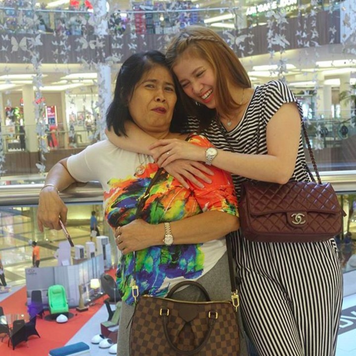 <p>Perempuan berinisial CJ yang ikut tertangkap saat itu dikaitkan dengan namanya. Wah, semoga fakta sebenarnya segera terungkap ya, Chicka. (Foto: Instagram @chikajessica88)</p>