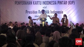 Kejujuran Arfan di Depan Jokowi soal Seragam Sekolah Pinjaman