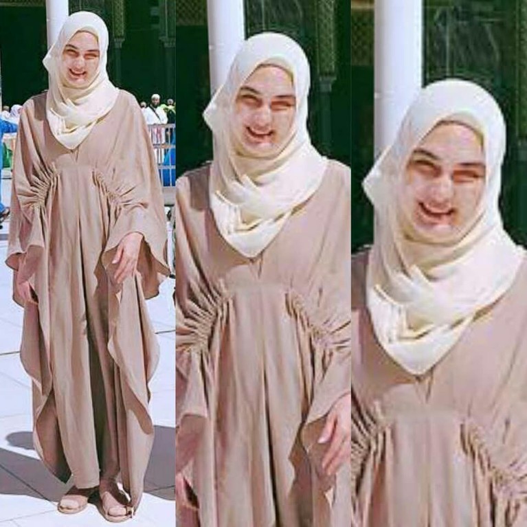 6 Potret Luna Maya Berhijab yang Banjir Pujian Para Artis Pulang umrah, Luna Maya mengenakan hijab yang membuat. Ia pun dibanjiri pujian dari para teman sesama artisnya. Seperti apa ya penampilannya?
