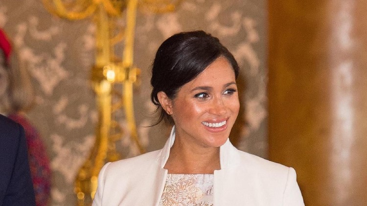 Sebagai calon ibu, wajar kalau Meghan Markle ingin yang terbaik untuk anak. Salah satunya dia melibatkan Elton John untuk pendidikan musik si kecil kelak.