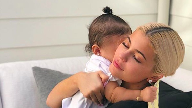 Kylie Jenner dinobatkan sebagai miliuner termuda di usia 21 tahun versi Forbes.