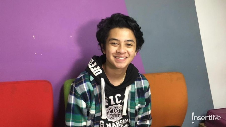 Alasan Belum Kuliah, Bastian Steel: Perang Sama Bokap Perbedaan pendapat dengan sang ayah menjadi alasan Bastian Steel tidak segera berkuliah.