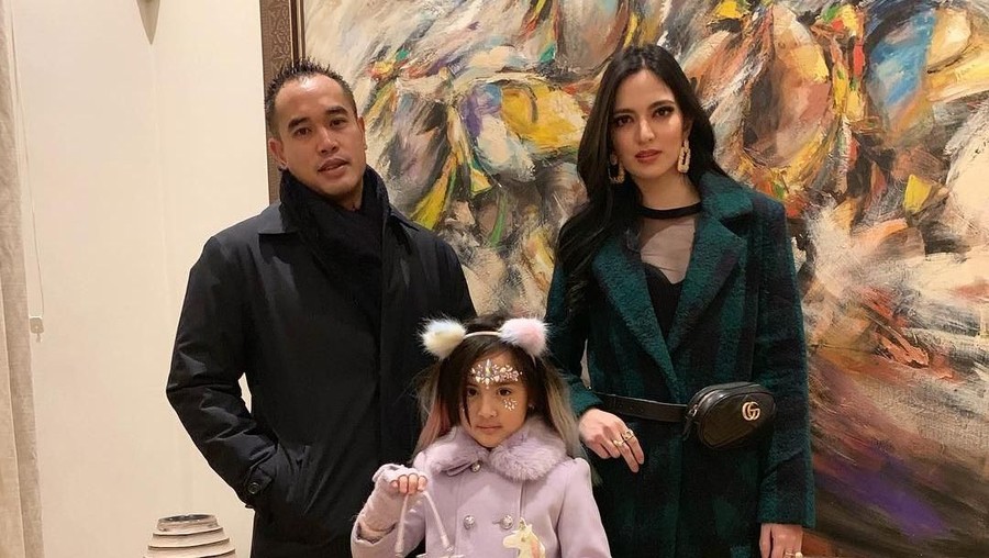 5. Nia Ramadhani Selain Syahrini, Inilah deretan selebritas top Tanah Air yang dinikahi pengusaha kaya raya.