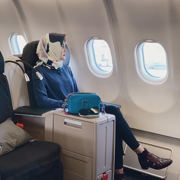 6 Potret Luna Maya Berhijab yang Banjir Pujian Para Artis