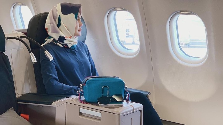 Obat patah hati mahal ala Luna Maya.