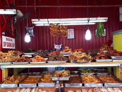 Lamak Bana! 5 Warung Nasi Kapau Ini Ada Puluhan Lauk Khas Bukittinggi