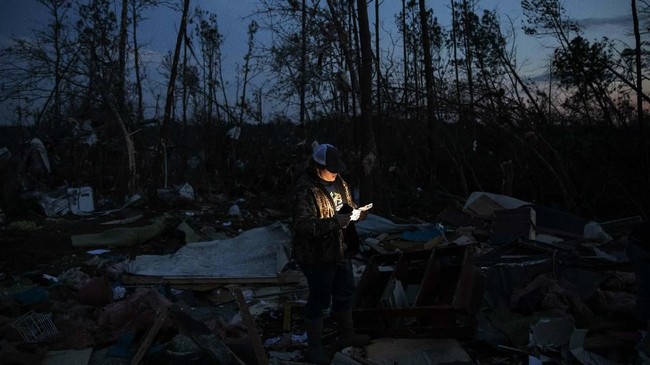 FOTO: Jejak Amuk Tornado di Alabama