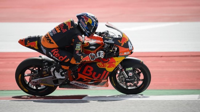Pebalap pendatang baru Miguel Oliveira merasa seperti Cristiano Ronaldo di ajang MotoGP lantaran mendapat banyak perhatian dari masyarakat Portugal.