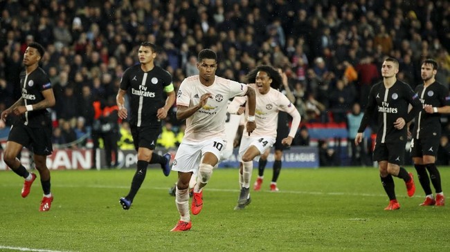 Diego Forlan memprediksi Manchester United akan mengalahkan Barcelona pada babak perempat final Liga Champions.