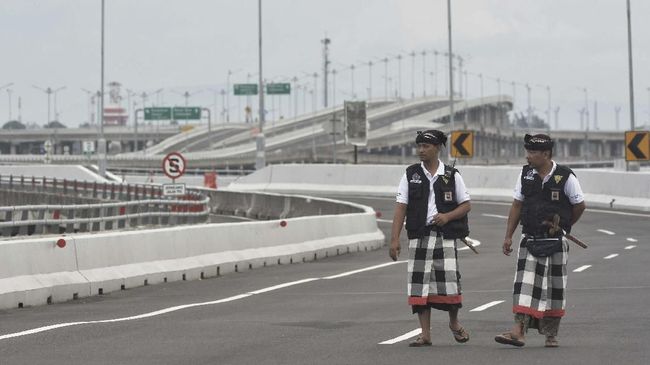 Umat Hindu merayakan Hari Raya Nyepi Tahun Baru Caka 1943 pada 14 Maret 2021, peringatan dilalui dengan situasi sepi dengan sejumlah aturan Nyepi.