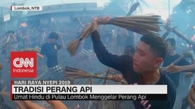 Tradisi Perang Api Warnai Perayaan Nyepi