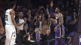 LeBron James Menangis Lewati Rekor Poin Michael Jordan