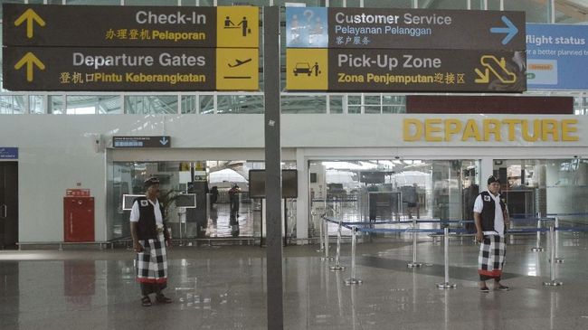 Plafon Bandara I Gusti Ngurah Rai Bali Jebol Imbas Angin Kencang