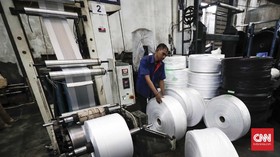 Pengusaha Plastik Minta Sri Mulyani Hapus Bea Masuk Bahan Baku