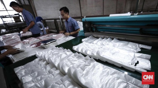 Sekjen Kemnaker Cris Kuntadi mengatakan masih mengumpulkan informasi lebih dalam terkait kabar PHK 10 perusahaan demi merumuskan kebijakan yang pas.