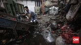 FOTO: Intip Asyik Produksi Kantong Plastik Industri kantong plastik tak hanya menghasilkan produk yang berujung menjadi sampah. Industri ini juga mengolah kembali sampah menjadi kantong plastik baru.