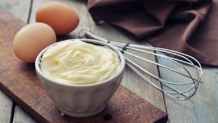 Saat hamil, Bunda tidak dianjurkan mengonsumsi makanan mentah. Bagaimana ya dengan mayones?